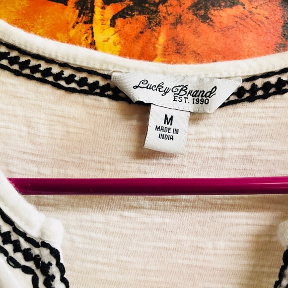 Longer soft tee with embroidery - Picture 2 of 3